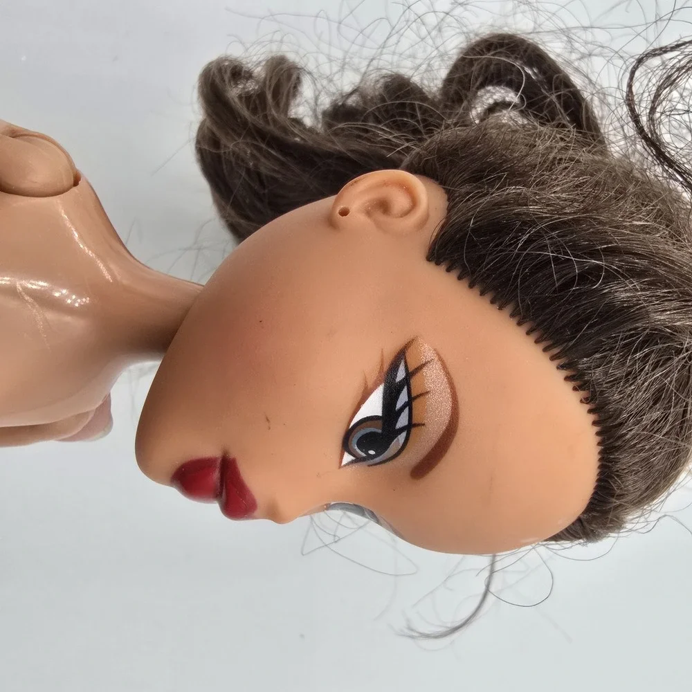 Bratz Funk Out Yasmin Doll 2001 Red Lips Brown Hair Beauty Mark